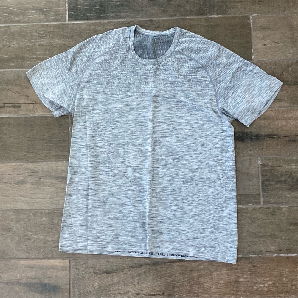 Men’s Lululemon short sleeve SZ XL